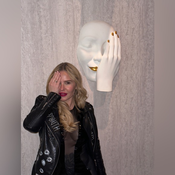 Meet your Posher, Bevin - Picture 1 of 1